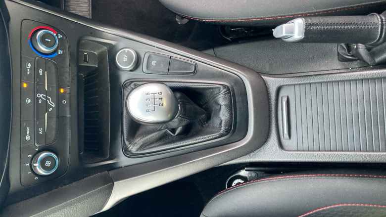 Ford Focus 1.0 EcoBoost 140 ST-Line Navigation 5dr Petrol Hatchback